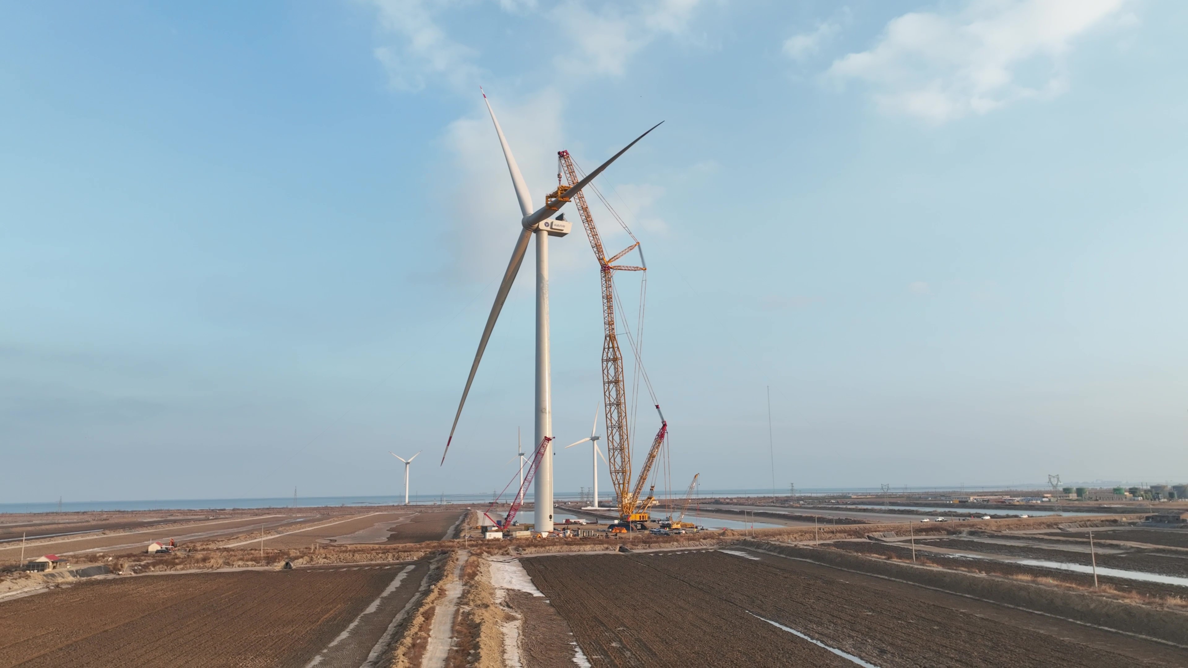 经年打磨现在亮剑！！金沙乐娱场5555199vip股份深远海16MW“海鹰”平台吊装乐成